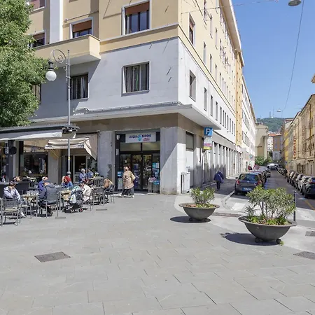 Apartment Pietra, Legno E Versi, Casa Carducci A