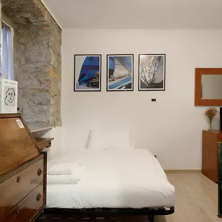 Pietra, Legno E Versi, Casa Carducci A * Triest